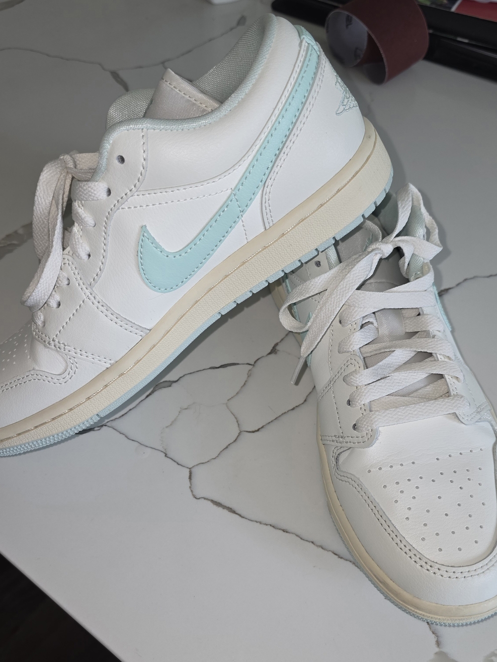 Nike Kids' Low-Top Sneakers in White and Light Blue
